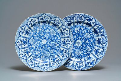 A pair of Chinese blue and white chargers with floral design, Kangxi