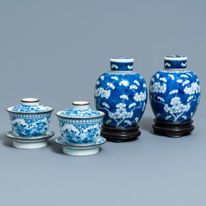 A pair of Chinese blue and white covered bowls on stands and a pair of covered jars, 19th C. — photo 1