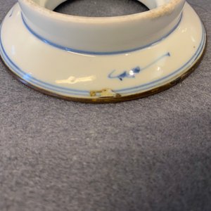A pair of Chinese blue and white covered bowls on stands and a pair of covered jars, 19th C. — photo 15