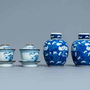 A pair of Chinese blue and white covered bowls on stands and a pair of covered jars, 19th C. — photo 3