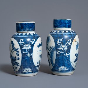 A pair of Chinese blue and white covered jars with floral design, Hatcher cargo shipwreck, Transitional period — photo 3