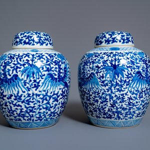 A pair of Chinese blue and white covered 'phoenix' jars, Kangi mark, 19th C. — photo 3
