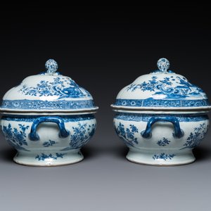 A pair of Chinese blue and white covered tureens with ladies in a garden, Qianlong — photo 3