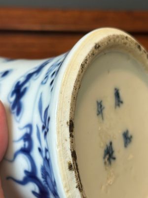 A pair of Chinese blue and white covered vases and three jars, 19th C. — 照片 30