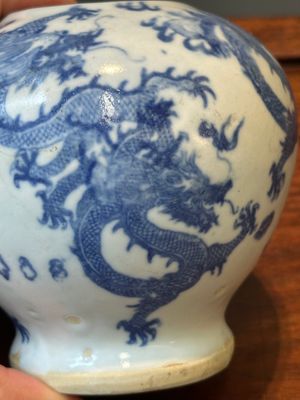 A pair of Chinese blue and white covered vases and three jars, 19th C. — 照片 10