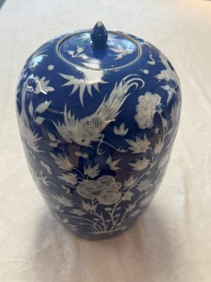 A pair of Chinese blue and white covered vases and two covered jars, Kangxi mark, 19th C — 照片 16
