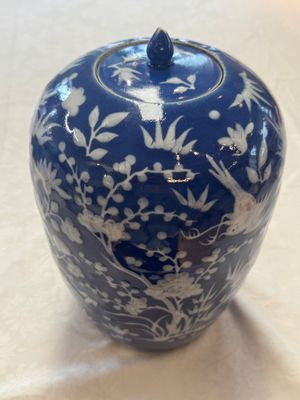A pair of Chinese blue and white covered vases and two covered jars, Kangxi mark, 19th C — 照片 17