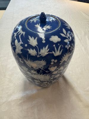 A pair of Chinese blue and white covered vases and two covered jars, Kangxi mark, 19th C — 照片 18