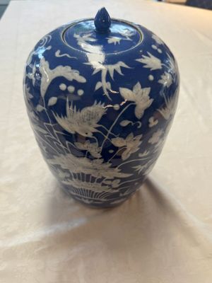 A pair of Chinese blue and white covered vases and two covered jars, Kangxi mark, 19th C — 照片 19