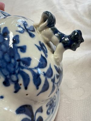 A pair of Chinese blue and white covered vases and two covered jars, Kangxi mark, 19th C — 照片 39