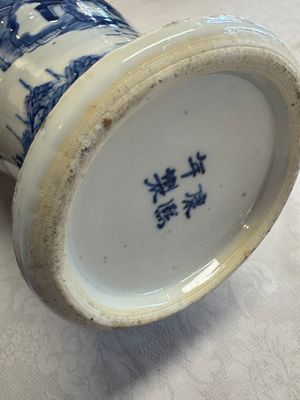 A pair of Chinese blue and white covered vases and two covered jars, Kangxi mark, 19th C — 照片 44