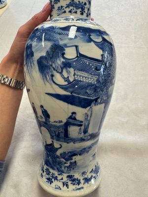 A pair of Chinese blue and white covered vases and two covered jars, Kangxi mark, 19th C — 照片 49