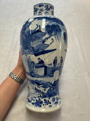 A pair of Chinese blue and white covered vases and two covered jars, Kangxi mark, 19th C — 照片 50