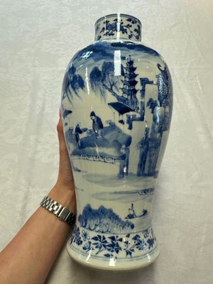 A pair of Chinese blue and white covered vases and two covered jars, Kangxi mark, 19th C — 照片 51