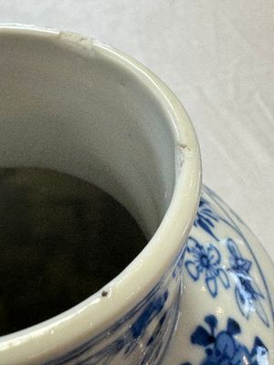 A pair of Chinese blue and white covered vases and two covered jars, Kangxi mark, 19th C — 照片 55