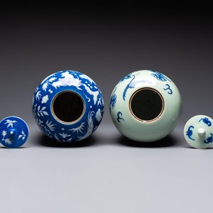 A pair of Chinese blue and white covered vases and two covered jars, Kangxi mark, 19th C — 照片 12