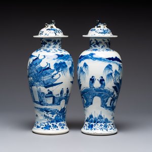 A pair of Chinese blue and white covered vases and two covered jars, Kangxi mark, 19th C — 照片 2