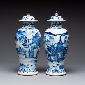 A pair of Chinese blue and white covered vases and two covered jars, Kangxi mark, 19th C — 照片 3