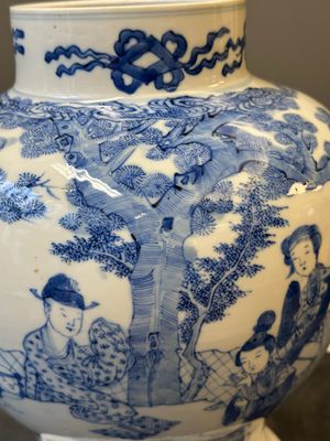 A pair of Chinese blue and white covered vases with figural design, 19th C. — 照片 12