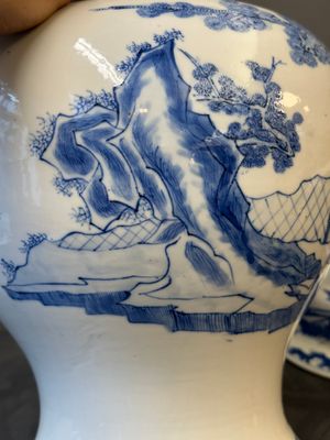 A pair of Chinese blue and white covered vases with figural design, 19th C. — 照片 14