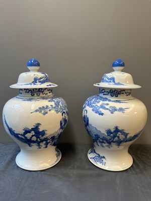 A pair of Chinese blue and white covered vases with figural design, 19th C. — 照片 4