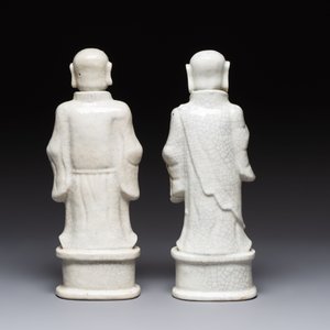 A pair of Chinese blue and white crackle-glazed monks, 19th C. — photo 4