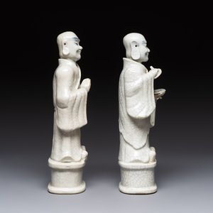 A pair of Chinese blue and white crackle-glazed monks, 19th C. — photo 5