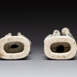 A pair of Chinese blue and white crackle-glazed monks, 19th C. — photo 7