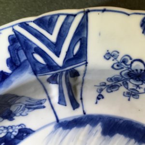 A pair of Chinese blue and white deep plates with Long Eliza and a boy, Kangxi — photo 11