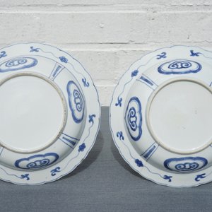 A pair of Chinese blue and white deep plates with Long Eliza and a boy, Kangxi — photo 4