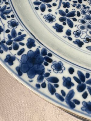A pair of Chinese blue and white dishes with floral design, Chenghua mark, Kangxi — photo 20