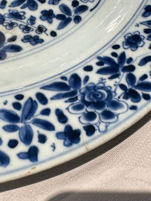 A pair of Chinese blue and white dishes with floral design, Chenghua mark, Kangxi — photo 21