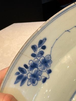 A pair of Chinese blue and white dishes with floral design, Chenghua mark, Kangxi — photo 26