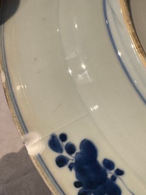 A pair of Chinese blue and white dishes with floral design, Chenghua mark, Kangxi — photo 30