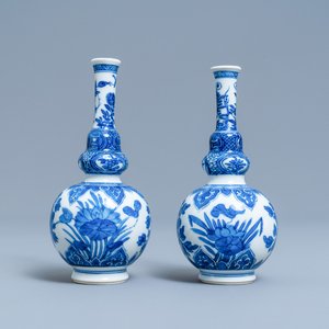 A pair of Chinese blue and white double gourd vases, Kangxi — photo 1