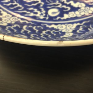 A pair of Chinese blue and white dragon dishes, Kangxi mark and of the period — photo 15