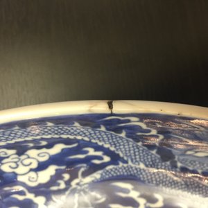 A pair of Chinese blue and white dragon dishes, Kangxi mark and of the period — photo 17