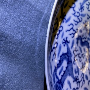 A pair of Chinese blue and white 'dragon' dishes, Kangxi mark, Guangxu — 照片 11