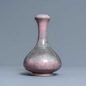 A pair of Chinese blue and white 'dragon' plates and a monochrome copper-red vase, Kangxi and later — photo 4