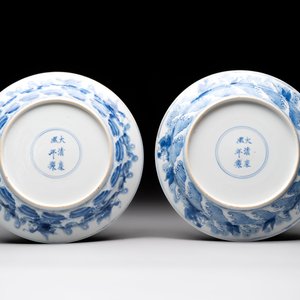 A pair of Chinese blue and white 'dragon' plates, Kangxi mark and of the period — 照片 2