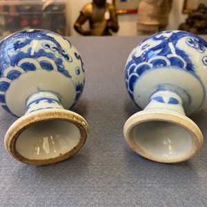 A pair of Chinese blue and white 'dragon' stem cups and one in copper-red, 19/20th C. — photo 14