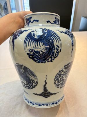 A pair of Chinese blue and white 'dragons and phoenixes' vases, Kangxi — photo 3