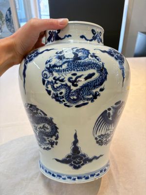 A pair of Chinese blue and white 'dragons and phoenixes' vases, Kangxi — photo 4