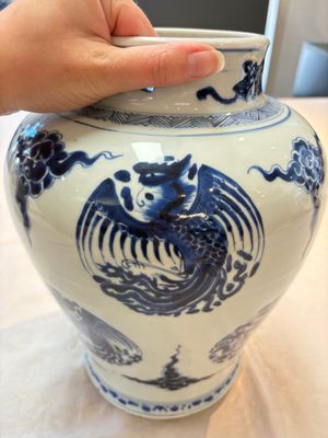 A pair of Chinese blue and white 'dragons and phoenixes' vases, Kangxi — photo 6