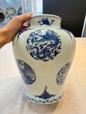 A pair of Chinese blue and white 'dragons and phoenixes' vases, Kangxi — photo 10