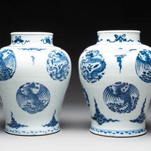 A pair of Chinese blue and white 'dragons and phoenixes' vases, Kangxi — photo 4