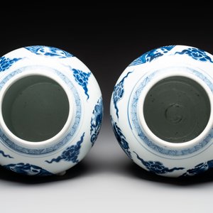 A pair of Chinese blue and white 'dragons and phoenixes' vases, Kangxi — photo 5