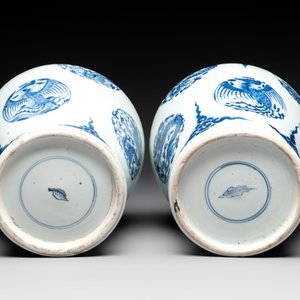 A pair of Chinese blue and white 'dragons and phoenixes' vases, Kangxi — photo 6