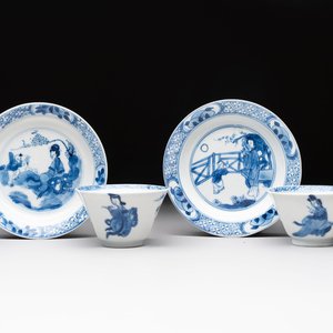 A pair of Chinese blue and white 'elegant beauty and boy' cups and saucers, Chenghua mark, Kangxi — 照片 1