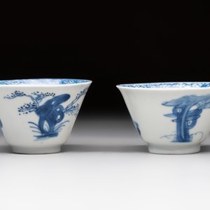 A pair of Chinese blue and white 'elegant beauty and boy' cups and saucers, Chenghua mark, Kangxi — 照片 5